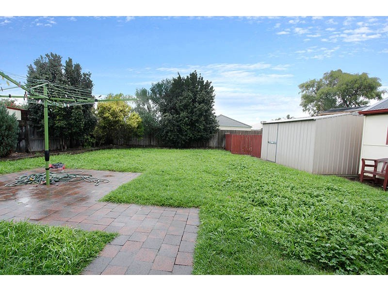 18 Lake Road, Lara VIC 3212