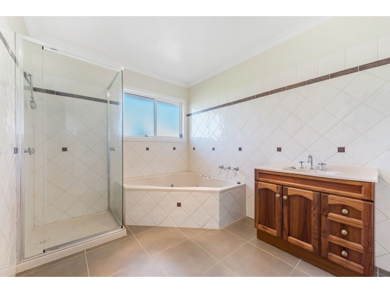 42 Station Lake Road, Lara VIC 3212