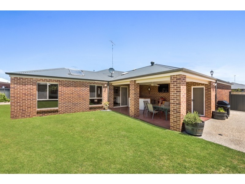 22-24 Moorhen Drive, Lara VIC 3212