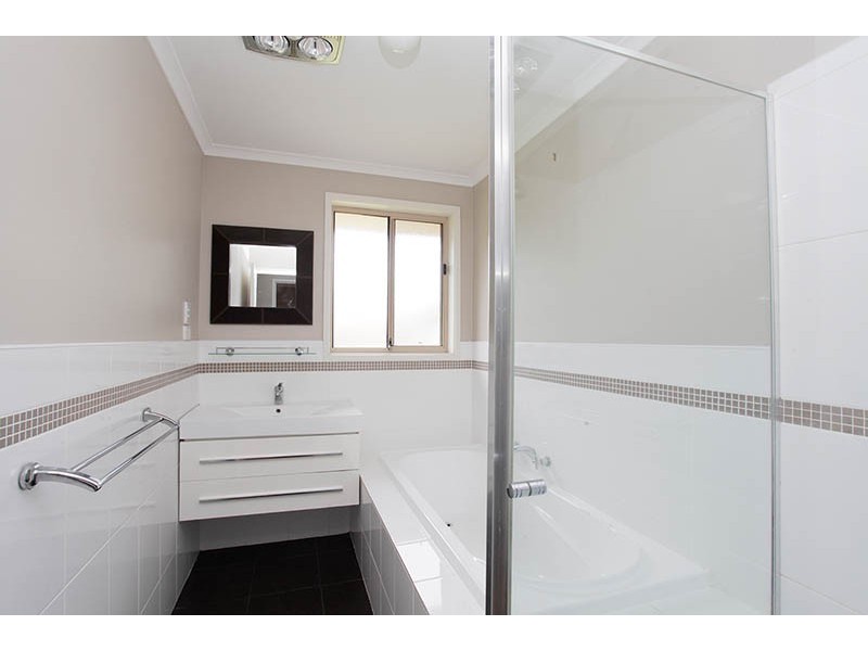 19 Thames Boulevard, Werribee VIC 3030