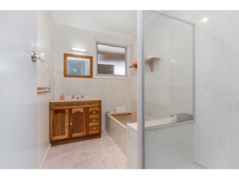 6 Young Street, Lara VIC 3212