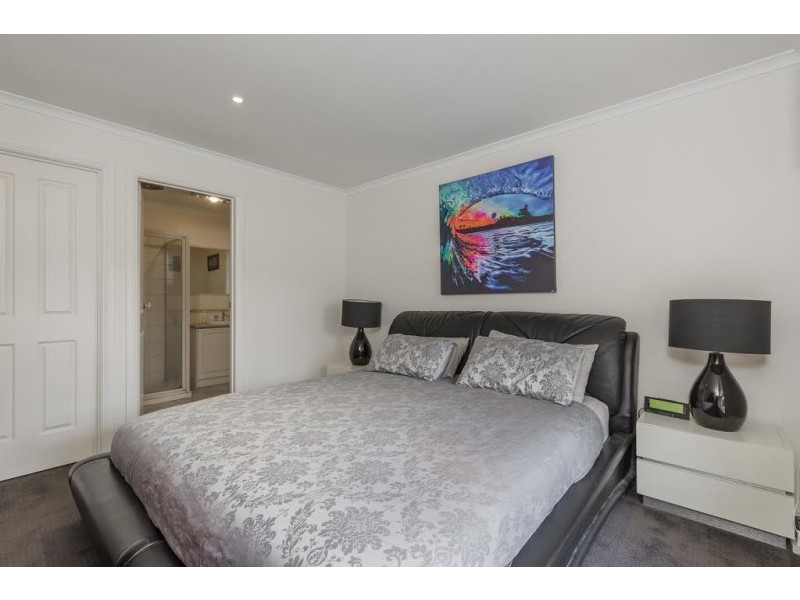 15 Rushden Close, Bell Post Hill VIC 3215