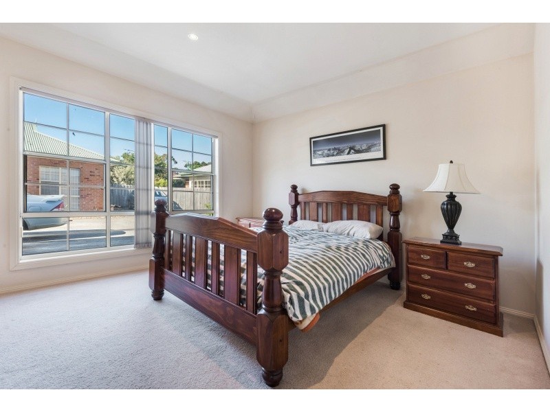 39 Lipson Drive, Lara VIC 3212