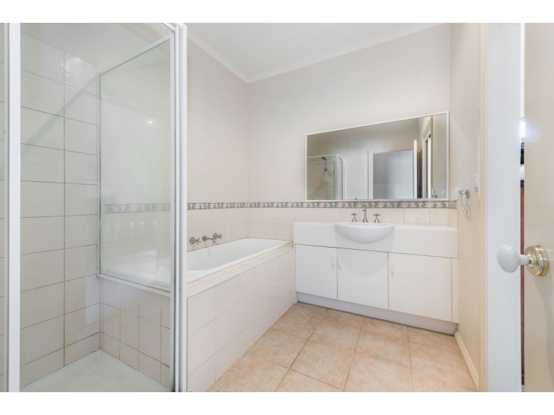 39 Lipson Drive, Lara VIC 3212