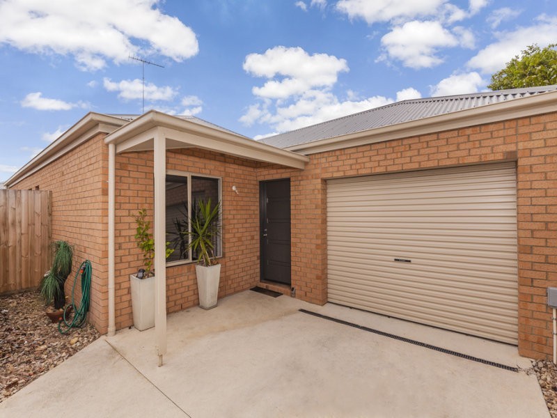 2/18 Curletts Road, Lara VIC 3212