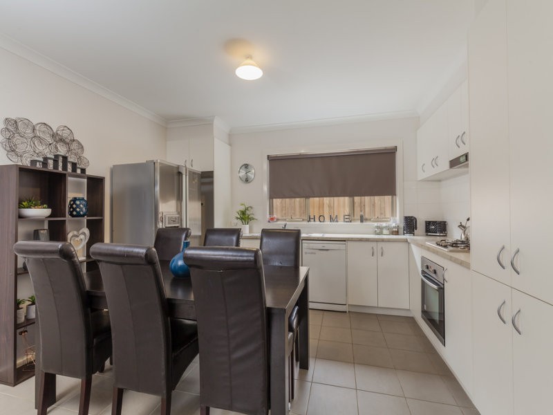 2/18 Curletts Road, Lara VIC 3212