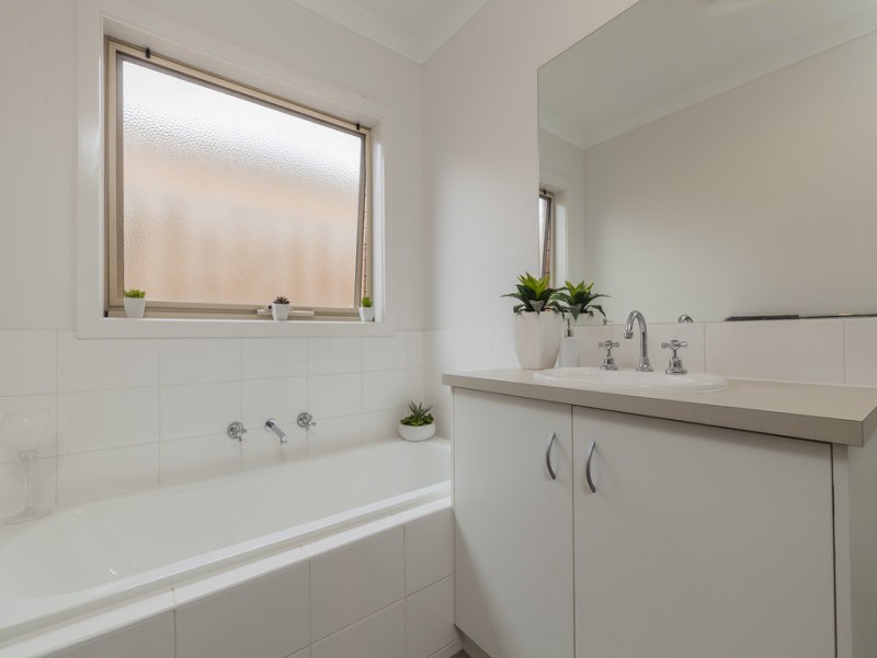 2/18 Curletts Road, Lara VIC 3212