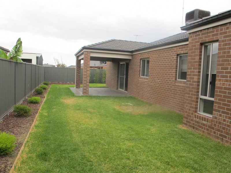 29 West Lakes Boulevard, Lara VIC 3212