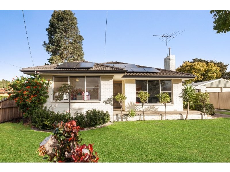 8 Merlin Crescent, Corio VIC 3214