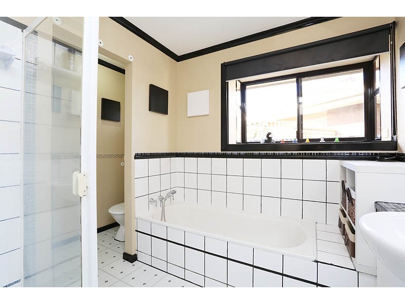 9 Merlin Crescent, Corio VIC 3214