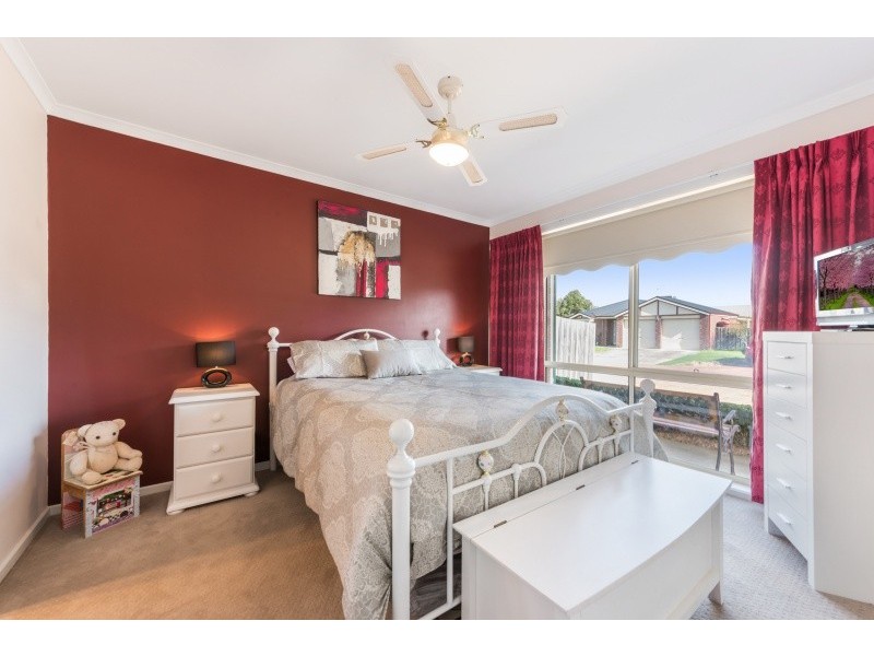 5 Redleaf Close, Lara VIC 3212