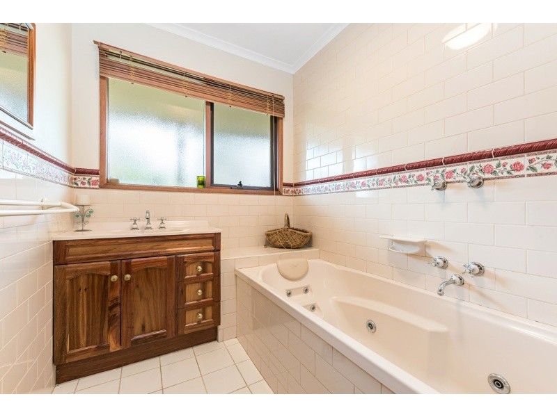 70 Manna Gum Place, Anakie VIC 3221