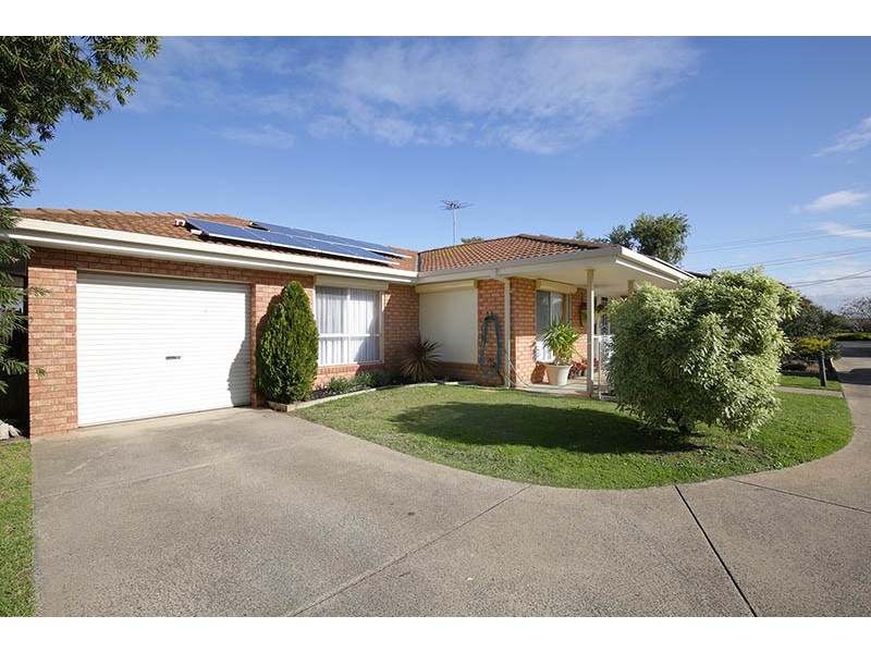 2/57 Forest Road South, Lara VIC 3212