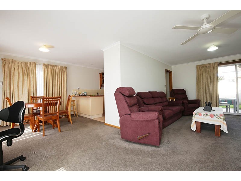 2/57 Forest Road South, Lara VIC 3212