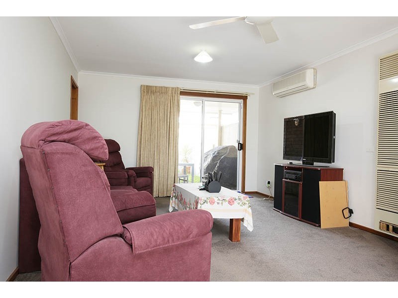 2/57 Forest Road South, Lara VIC 3212