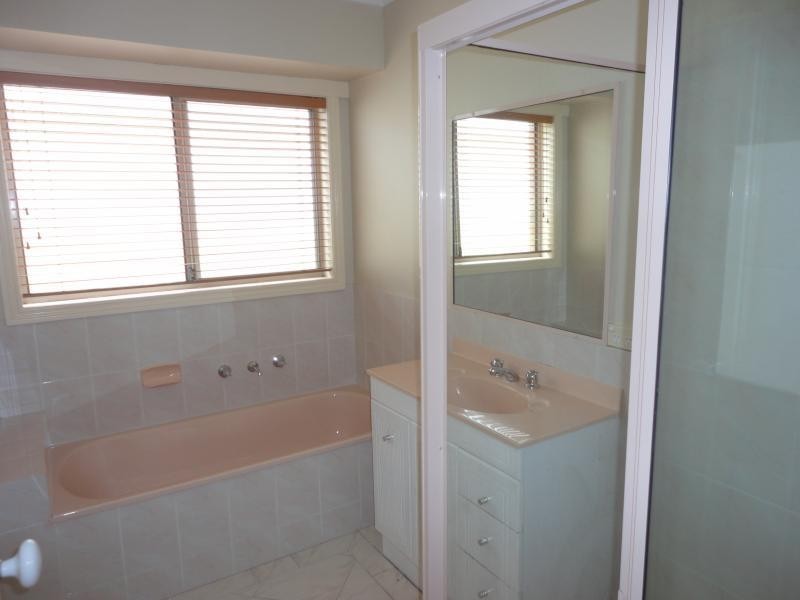 12 Stefan Court, Lara VIC 3212