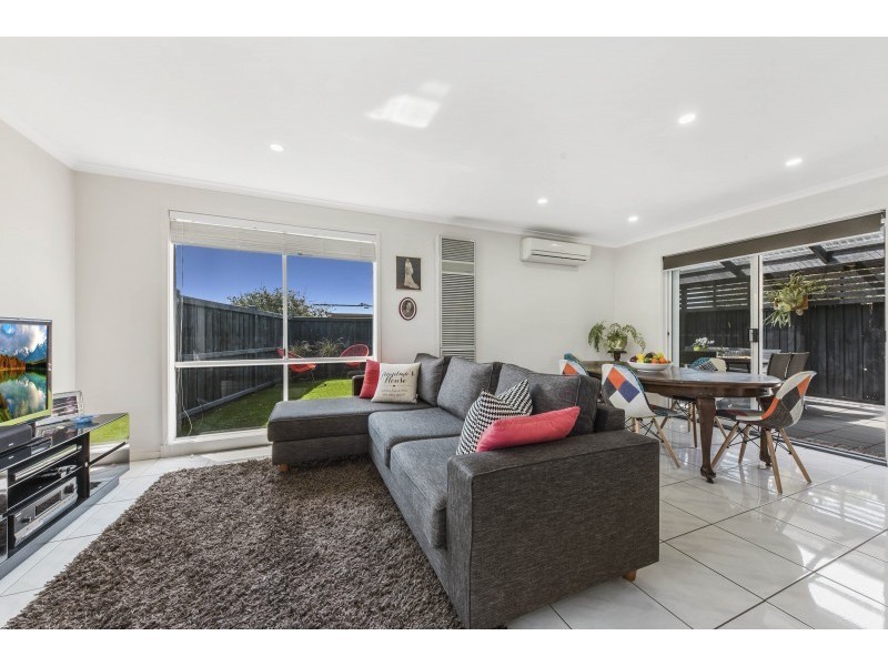 1/11 Conole Court, Lara VIC 3212