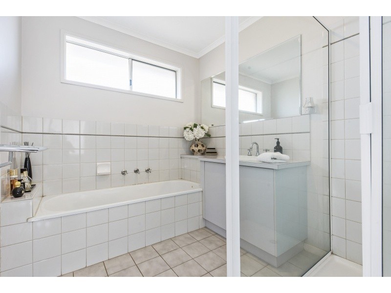 1/11 Conole Court, Lara VIC 3212