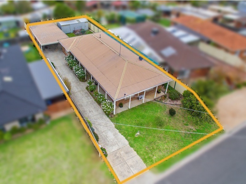 30 Henderson Drive, Lara VIC 3212
