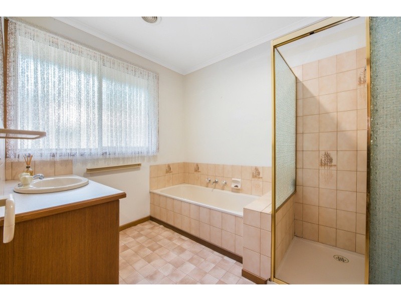 30 Henderson Drive, Lara VIC 3212