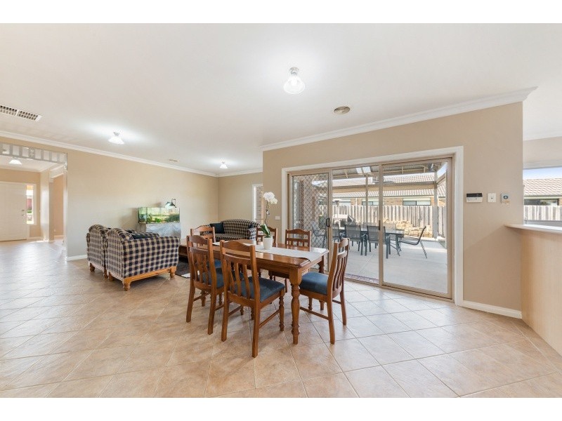 40 Country Gardens Drive, Lara VIC 3212