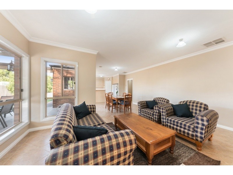 40 Country Gardens Drive, Lara VIC 3212