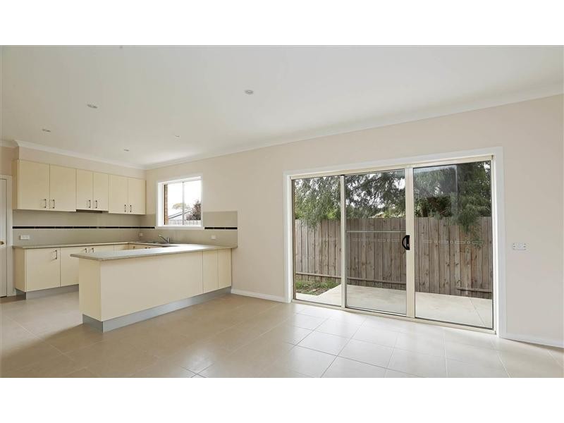 2/57 McClelland Avenue, Lara VIC 3212