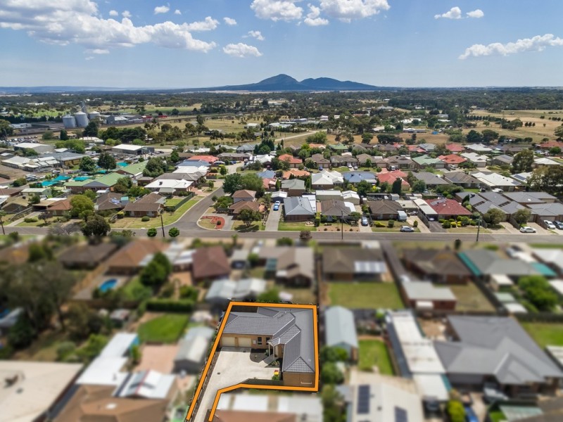 2/57 McClelland Avenue, Lara VIC 3212