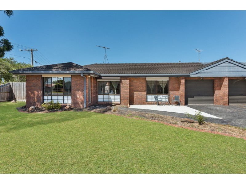 2/5 Henderson Drive, Lara VIC 3212