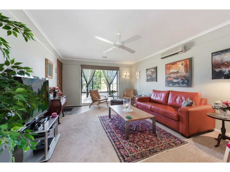 2/5 Henderson Drive, Lara VIC 3212