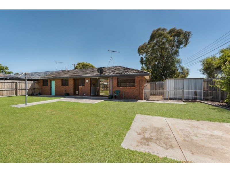 2/5 Henderson Drive, Lara VIC 3212