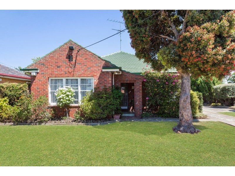 4 Pine Avenue, North Shore VIC 3214