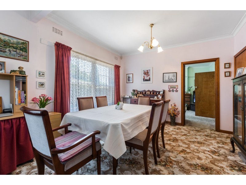 4 Pine Avenue, North Shore VIC 3214