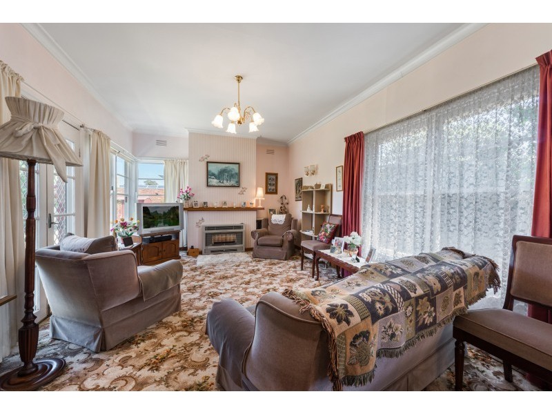 4 Pine Avenue, North Shore VIC 3214