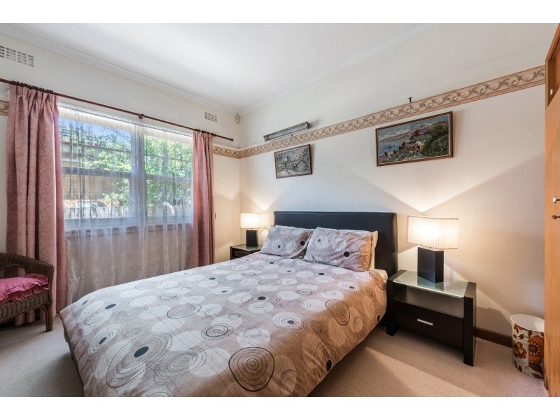 4 Pine Avenue, North Shore VIC 3214