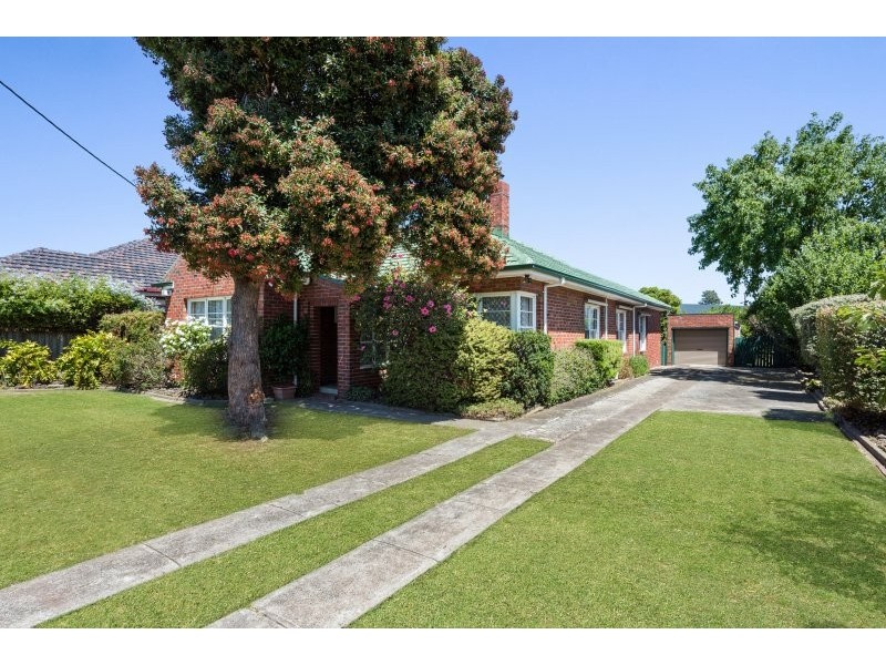 4 Pine Avenue, North Shore VIC 3214