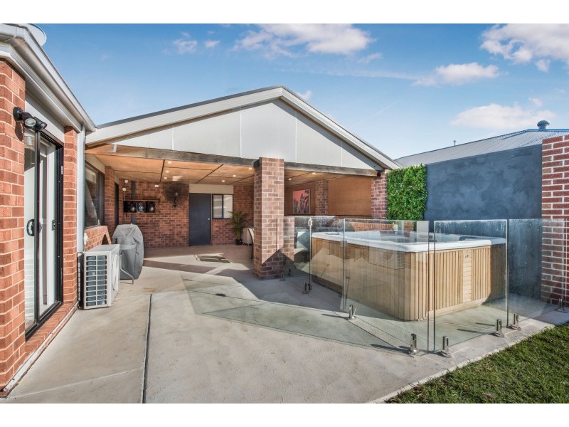 142 Canterbury Road West, Lara VIC 3212