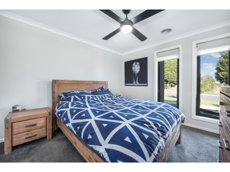 142 Canterbury Road West, Lara VIC 3212