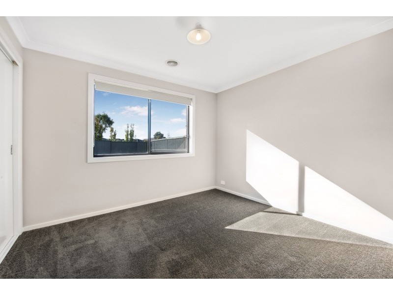 142 Canterbury Road West, Lara VIC 3212