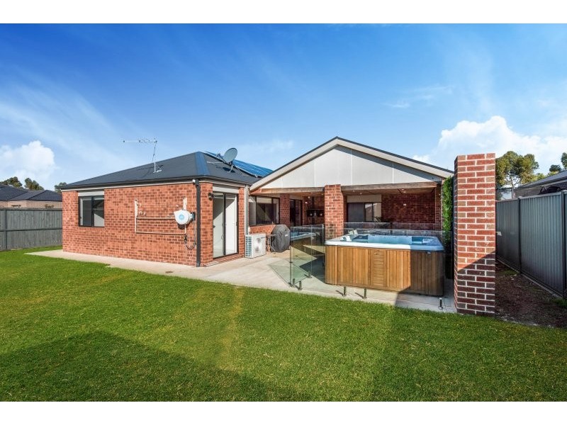 142 Canterbury Road West, Lara VIC 3212