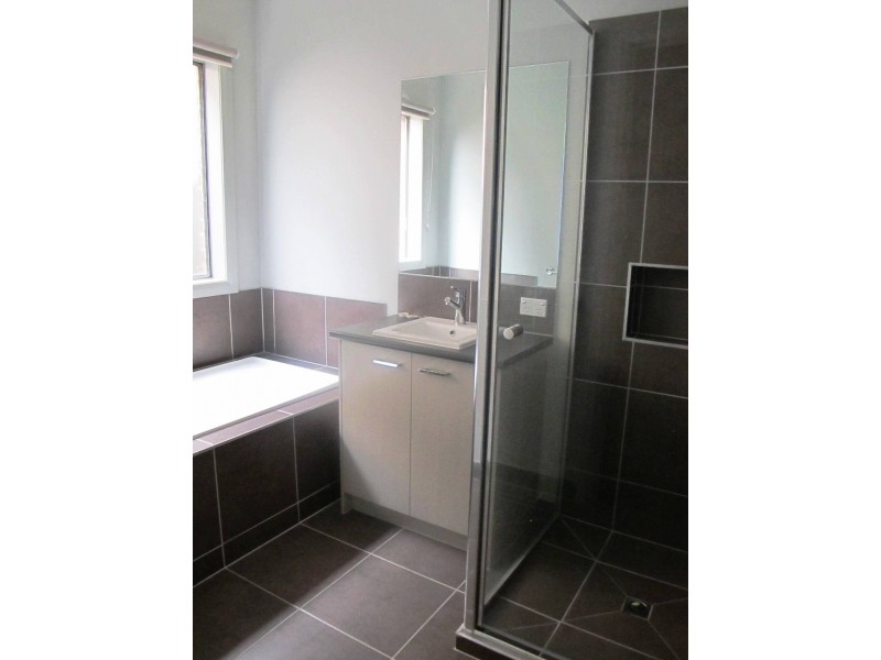 29 Westlakes Boulevard, Lara VIC 3212