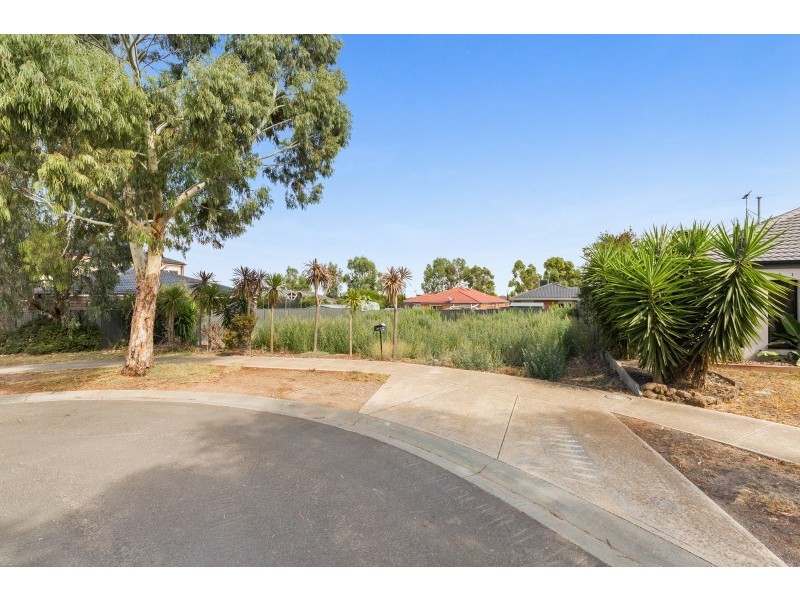 28 Pro Hart Way, Caroline Springs VIC 3023
