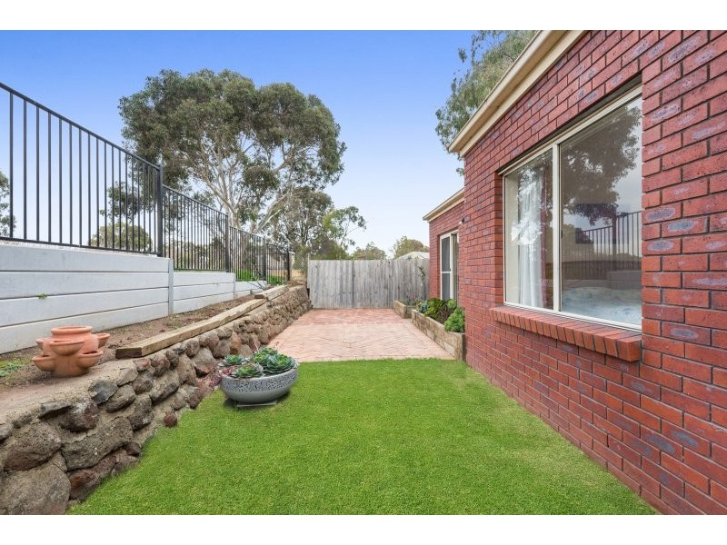 2/28 Ponds Drive, Lara VIC 3212