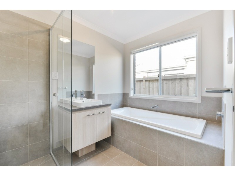 34 Yellow Avenue, Lara VIC 3212