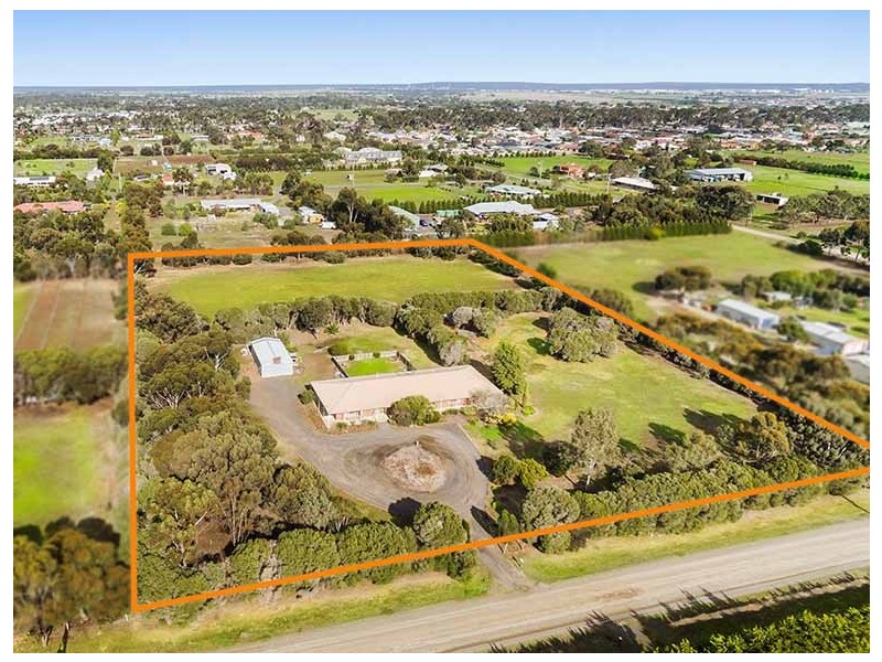 50 Lockyers Road, Lara VIC 3212