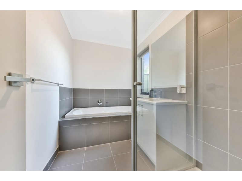 14 Celesta Road, Lara VIC 3212