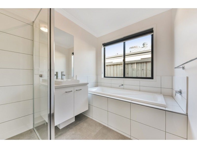 38 Yellow Avenue, Lara VIC 3212