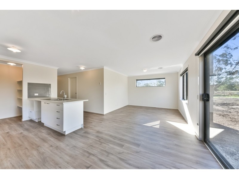 38 Yellow Avenue, Lara VIC 3212