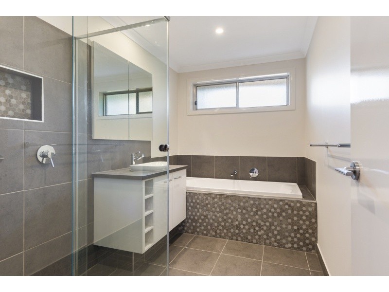 1/4 Melrose Street, Lara VIC 3212