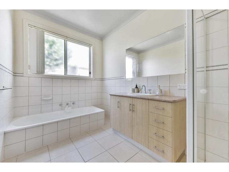 2 Hailar Lane, Lara VIC 3212